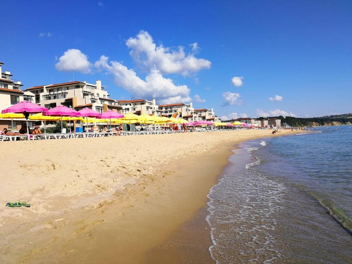 Апартаменти Атеа На Плажа - Apartments Atea On The Beach Obzor Exteriér fotografie